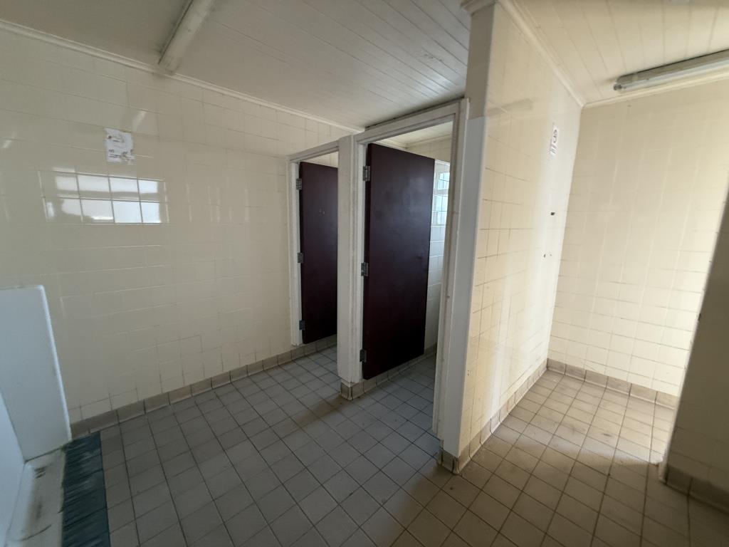 Lot: 36 - FORMER PUBLIC CONVENIENCES WITH POTENTIAL - Gents WC